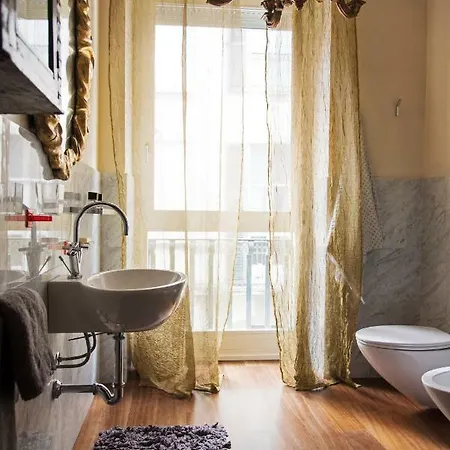 Beautiful Apartment- Duomo District Mediolan