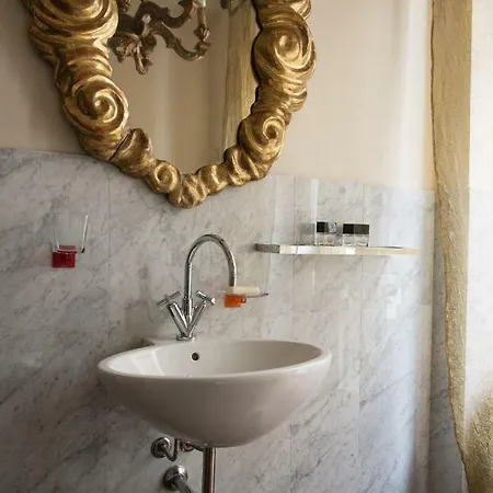 Beautiful Apartment- Duomo District 아파트 *