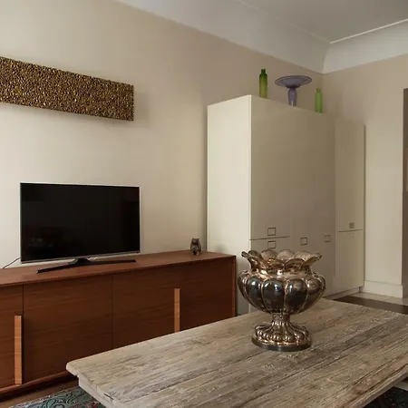 Beautiful Apartment- Duomo District 아파트 *
