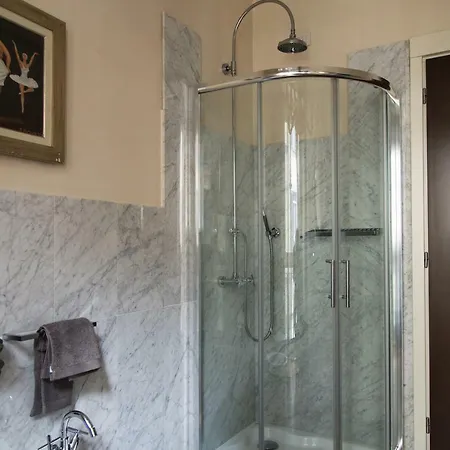 Beautiful Apartment- Duomo District 아파트 *